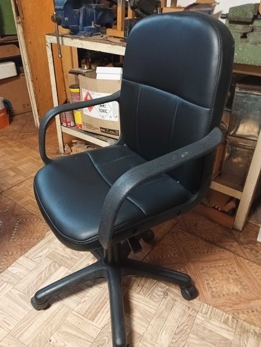 Стари столове промоция