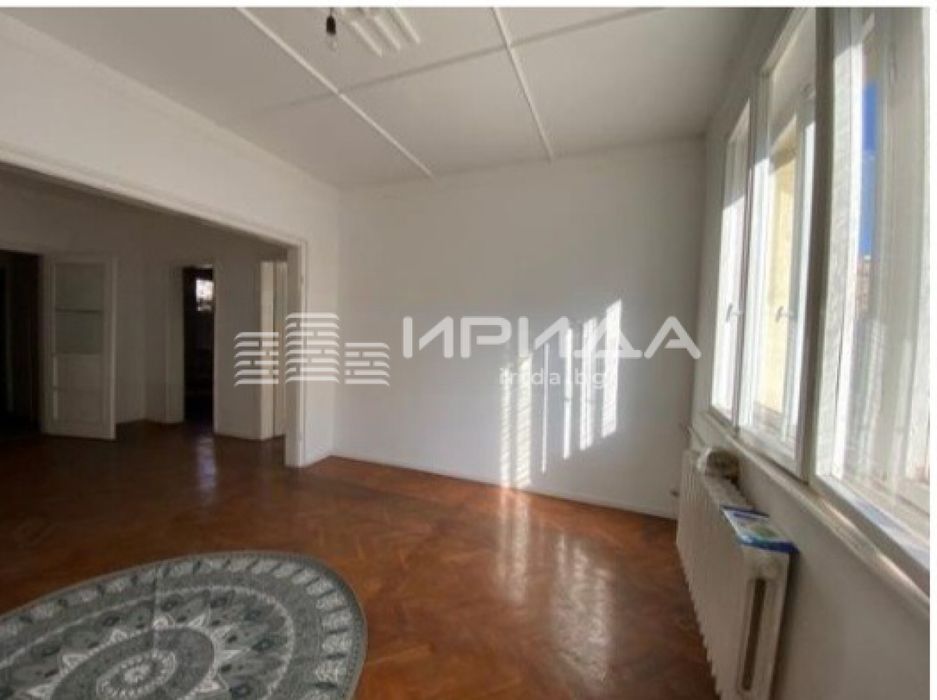 Продава се Тристаен апартамент в София, Център - 86 кв.м за 2010 €/кв.м - Снимка #1