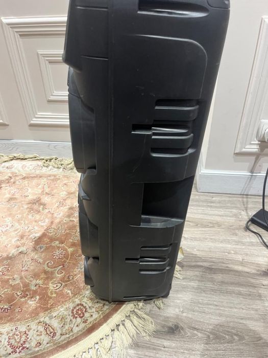 Zarbli bassli va RGB chiroqli kuchli dinamik