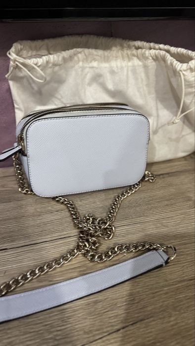 Малка кокетна чанта Guess