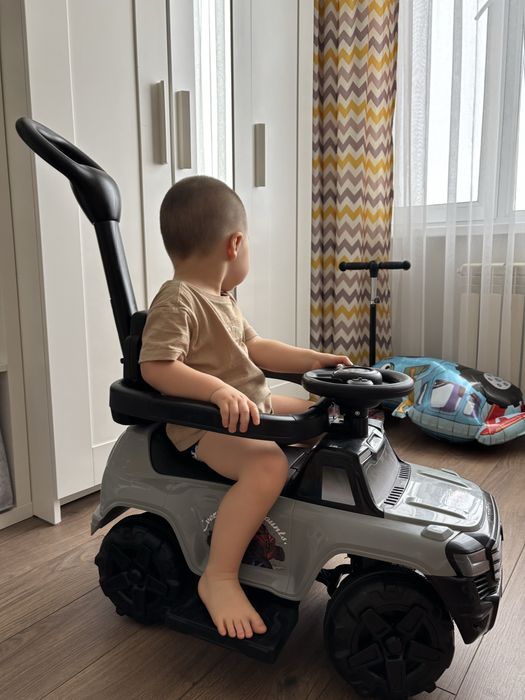 Машинка каталка толокар