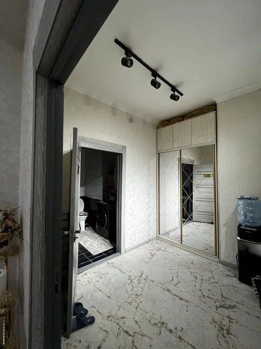 Срочно! Новостройка на Саламатина -Мечеть  2/4/10 общ пл 52м с мебелью