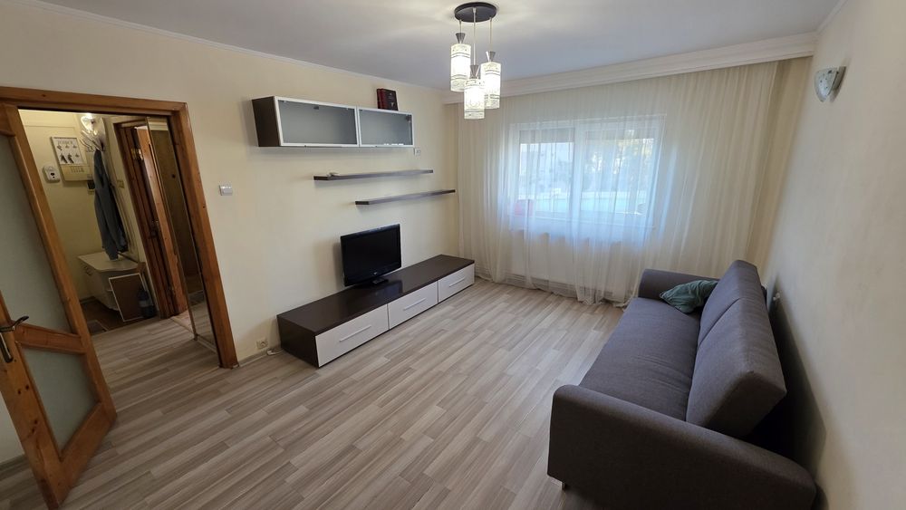 Apartament 4 camere Casa de cultura, etaj. 1 , Decomandat,  Loc de parcare