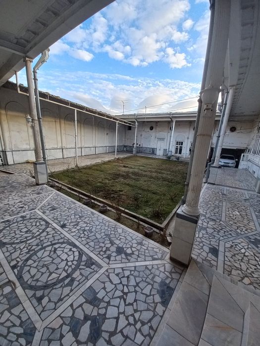 Qazi mahalla 5.8-sotok 2ta fasadi bor 17-metrli va 18-metr