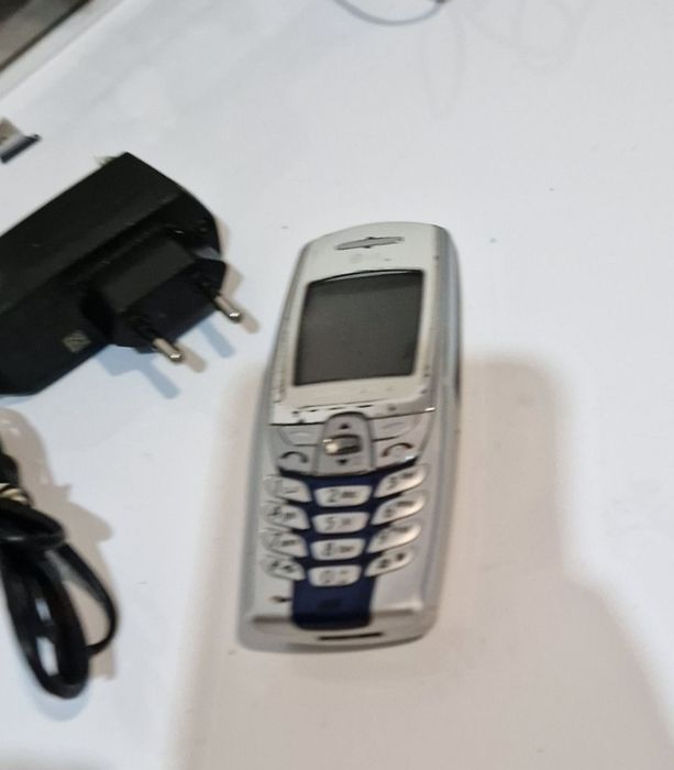 Telefon lg cu butoane