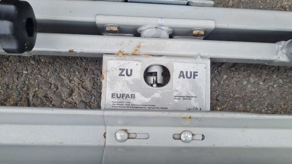 Suport auto de biciclete pe carlig de remorcare Eufab