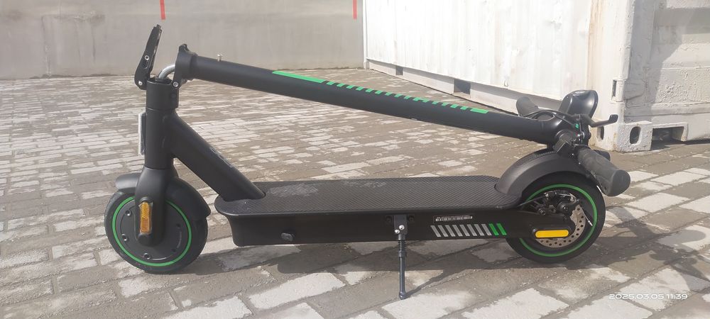 Почти новый электросамокат