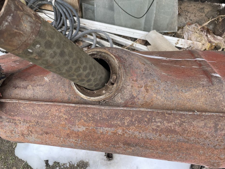 Бак от гусиничного трактора