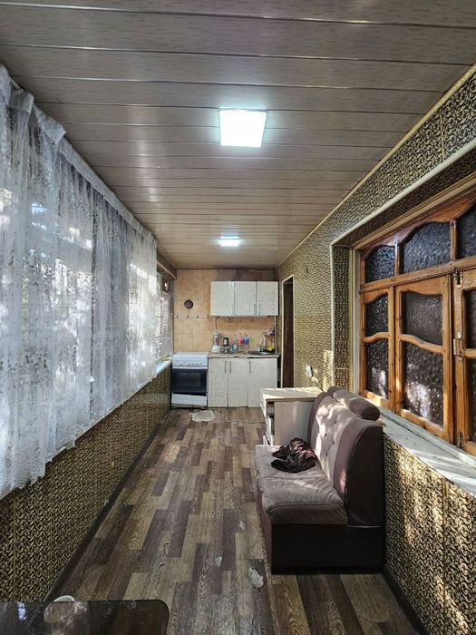 Срочно продается 4х комнотная квартира кирпичний доме микрораён