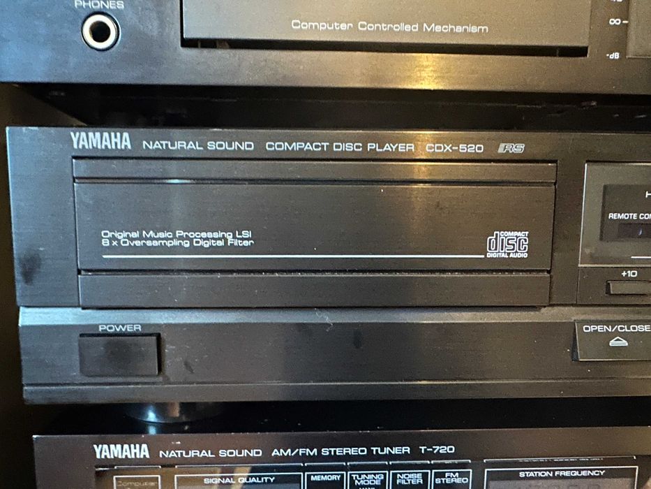 CD Player Yamaha CDX-520 Natural Sound Compact Disc Player