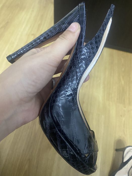 Vand pantofi casadei