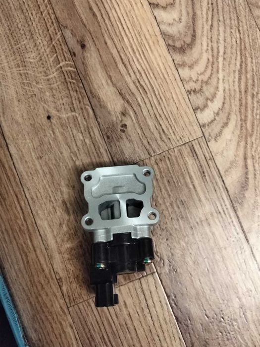 Продам регулятор холостого тойота каролла.