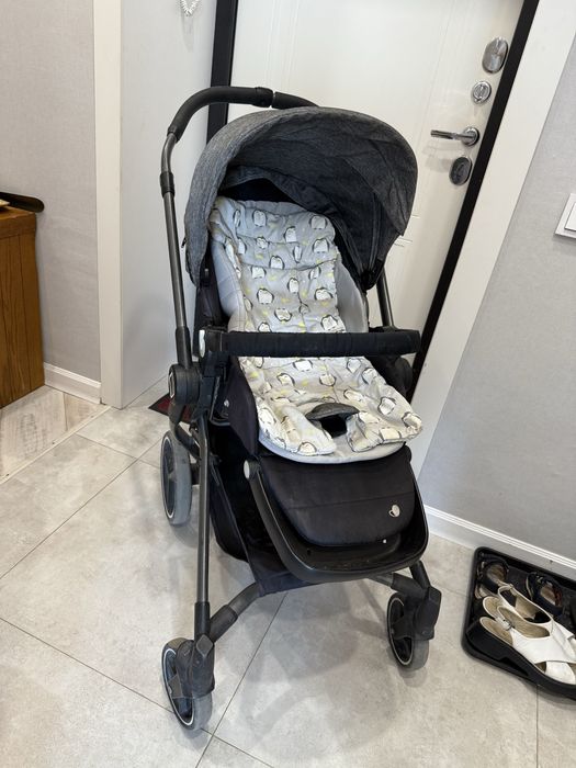 Продам коляску от рождения до 4 лет