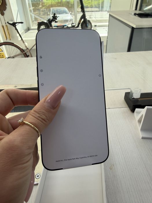 Vând iPhone 16E Black 128GB, stare impecabilă – nou, nefolosit