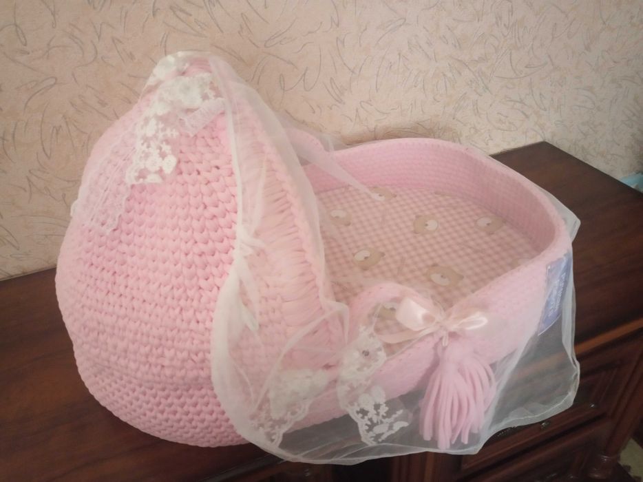 To'qilgan savat chaqaloq uchun yangi ishlatilmagan.