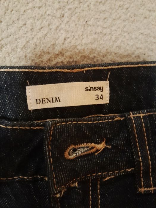 Тъмно сини дънки