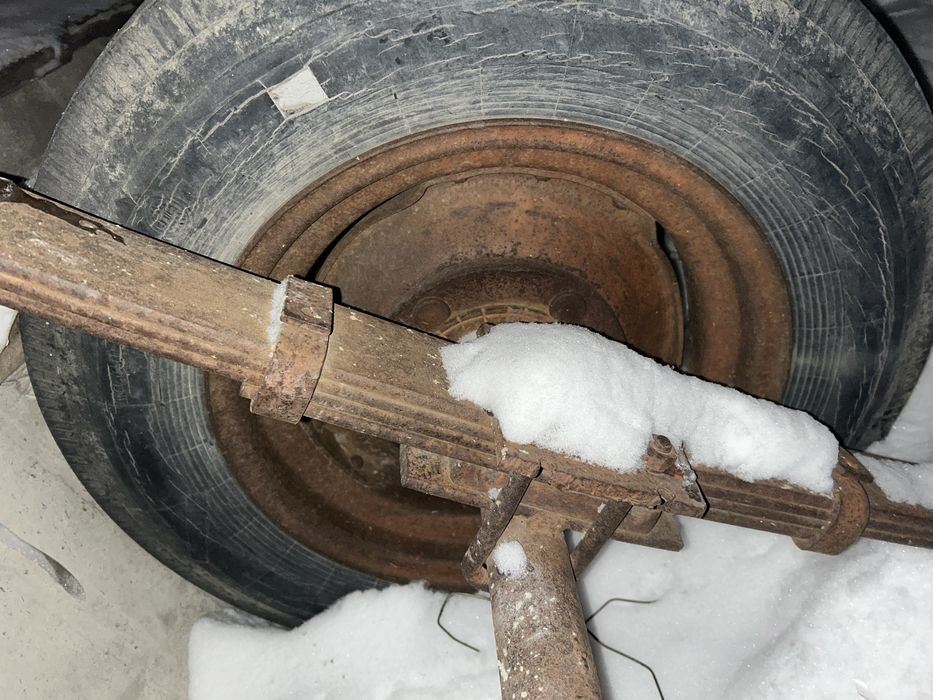 Ось на прицеп с колесами