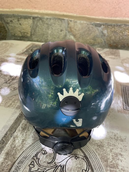 Продавам детска каска за велосипед