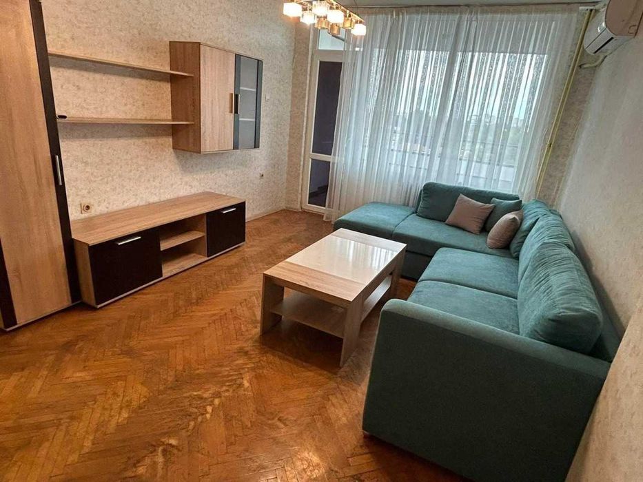 Тристаен апартамент на Центъра