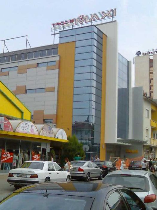 Дава се под наем Магазин в Плевен, 9-ти квартал - 50 кв.м за 250 € - Снимка #1