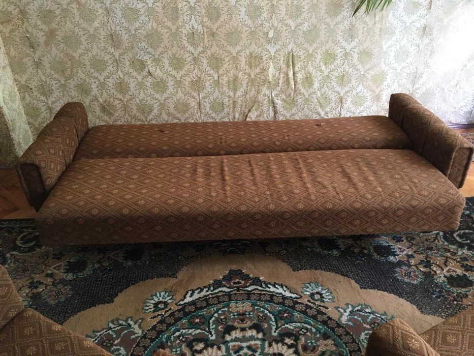 Холна гарнитура - разтегателен диван с тре места и 2 фотьойла