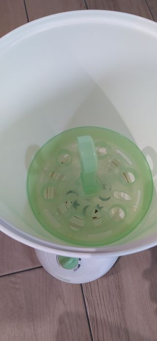 Vând sterilizator biberoane, suzete, castroane etc