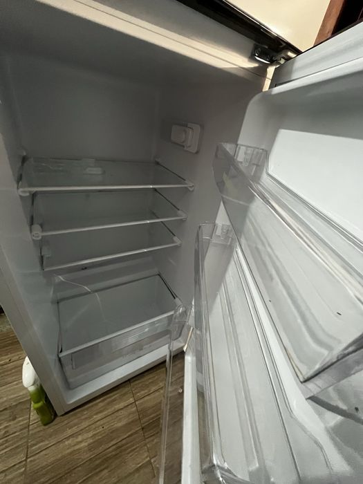 Vand frigider Heinner  foarte putin folisit ,aproape nou !