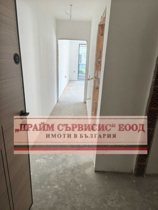 Двустаен апартамент в луксозна сграда в старата регулация!