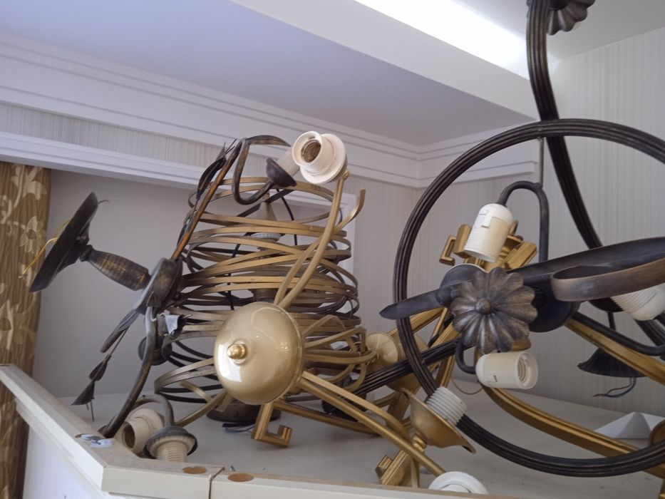 Люстры продаются