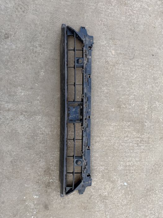 Grila bara fata Audi Q3