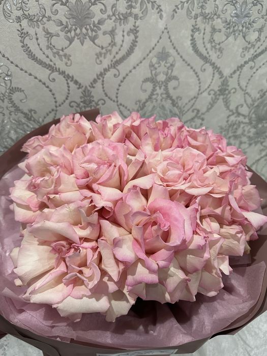 Букет свежих роз