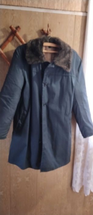 Нова Синя  шуба с кожа отвътре номер 52 от 1980г