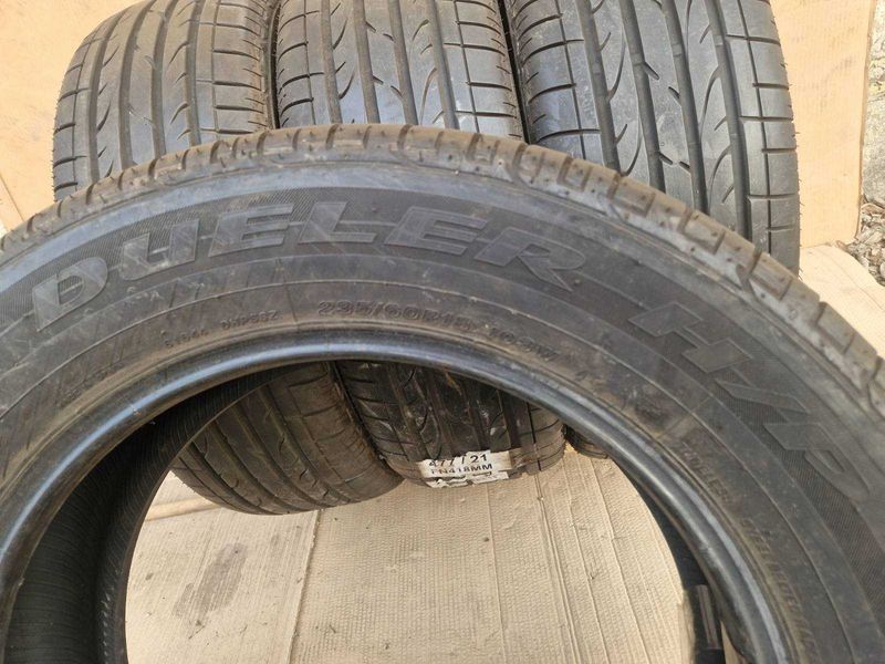 4 Bridgestone R18 235/60
летни гуми
DOT3920