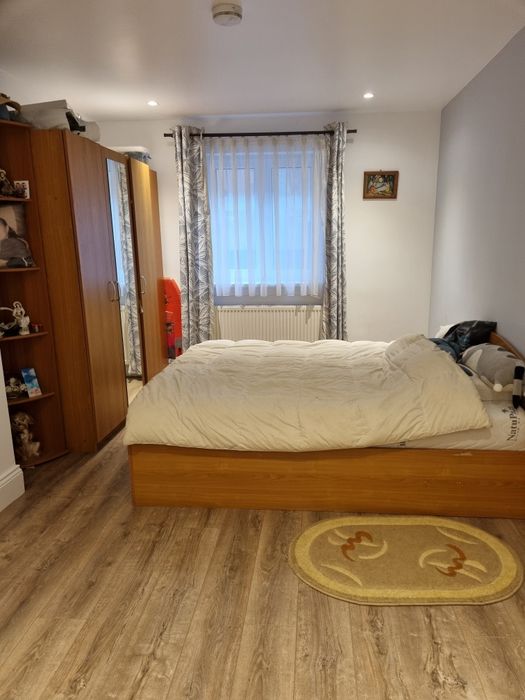Închiriez apartament cu gradina