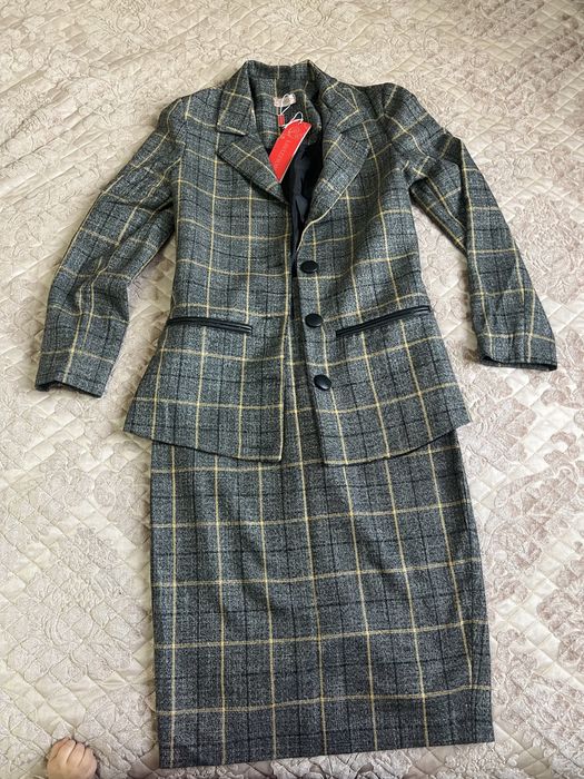 Костюм с юбкой