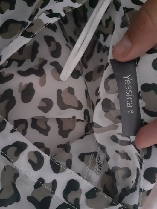 Vând cămașă lejeră, ideală pentru sezonul cald! Preț 50 lei