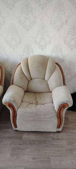 Диван 30000тг.     .