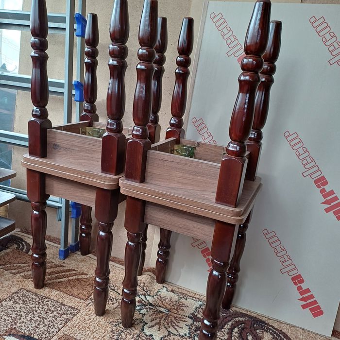 Продам стол кухонный с табуретками.