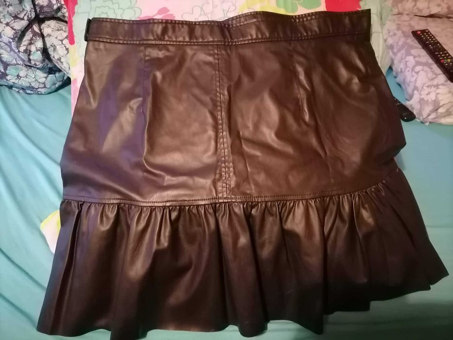 Дамска черна кожена пола, марка Н&М