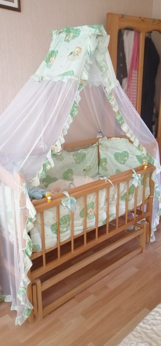 Продам кроватку маятник