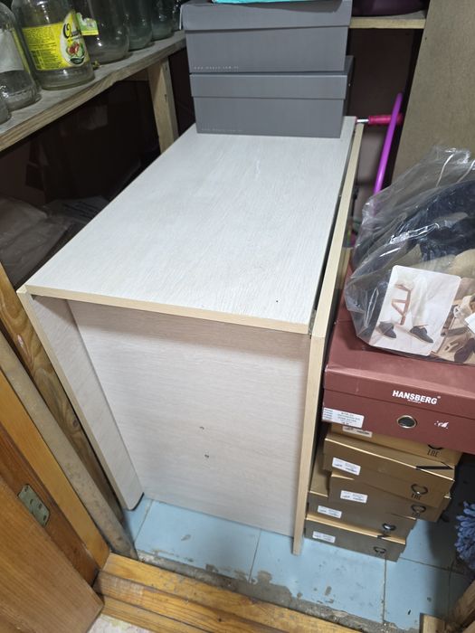 Продам стол книжку.