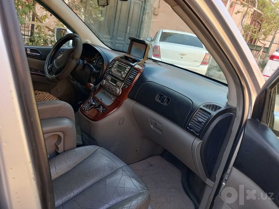 KIA Karnival Olib sotarmasman Uyda haydab yurilgan