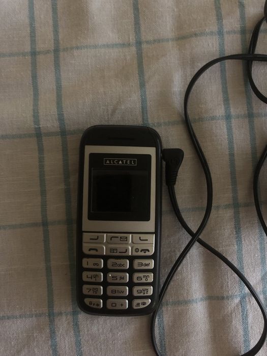 Телефон Алкател джобен формат