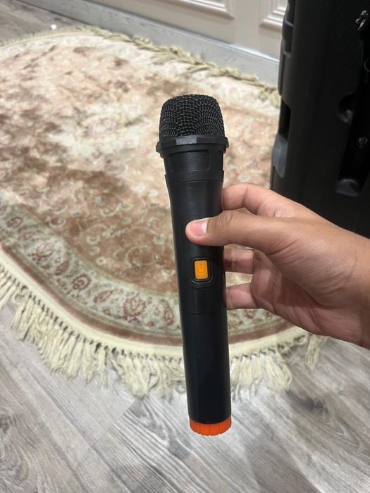 Zarbli bassli va RGB chiroqli kuchli dinamik