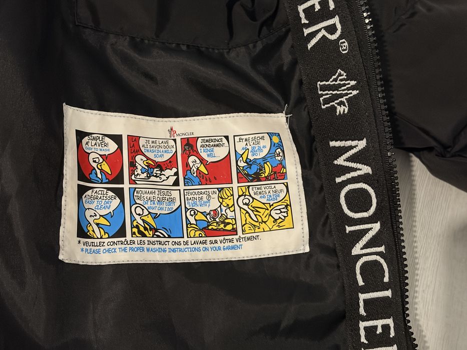 Vând geacă Moncler