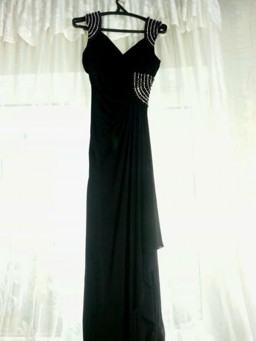 Черное длинное платье
