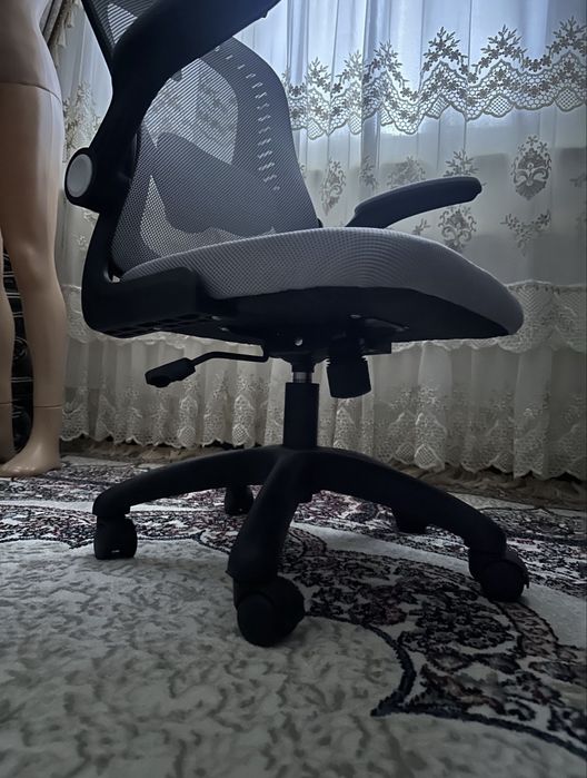 Yumshoq kreslo Kam foydalanilgan. Aybi yoʻq.