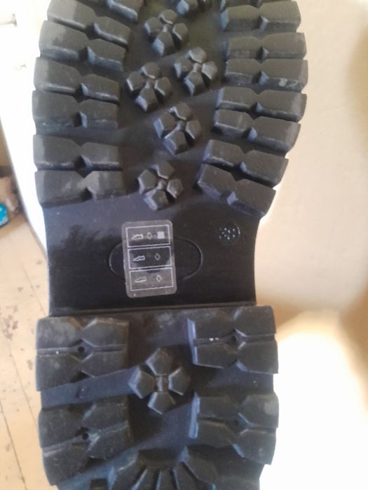 Дамски  ботуши с дебела  подметка