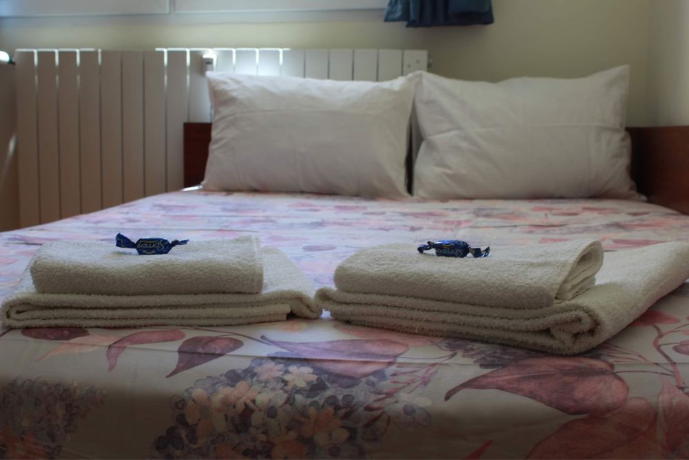 Нощувки за работници в тристайни апартаменти с безплатен паркинг!