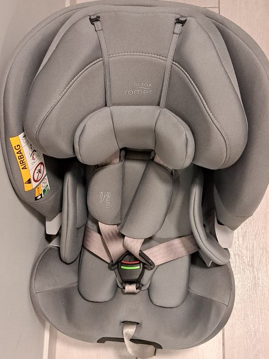 Scaun auto copii Britax Romer - rotativ
luni-7 ani, 40-125 cm, Isofix, SWIVEL Frost Grey